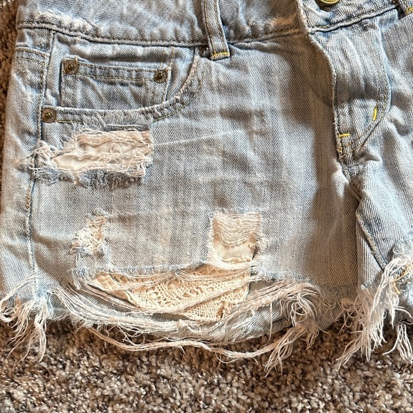 American Eagle Outfitters Light Wash Distressed Denim Cutoff Shorts - Picture 6 of 8